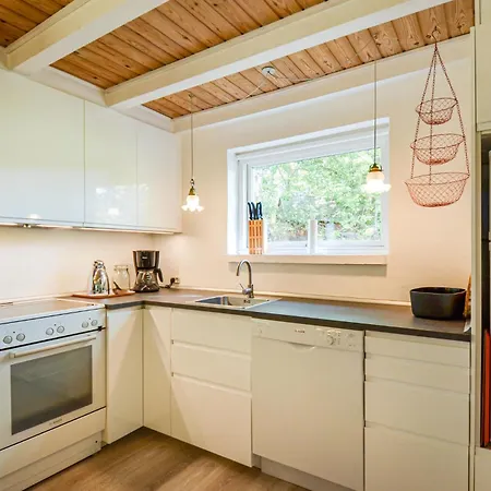 Three-bedroom In Feriehus *