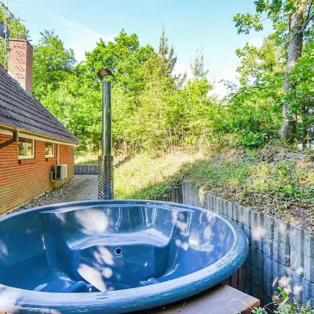 Three-bedroom In Feriehus