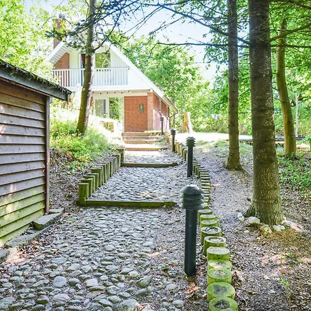 Three-bedroom In Glesborg