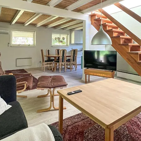 Three-bedroom In Glesborg