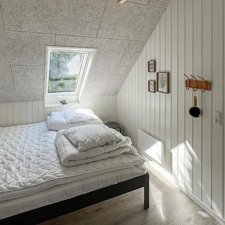 Three-bedroom In Holiday home *
