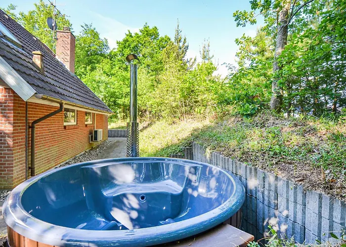 Three-bedroom In Feriehus