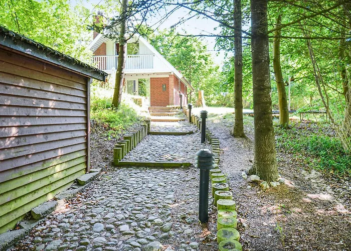 Three-bedroom In Glesborg
